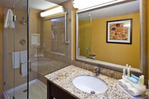 фото отеля Holiday Inn Express and Suites Fort Lauderdale Executive Airport