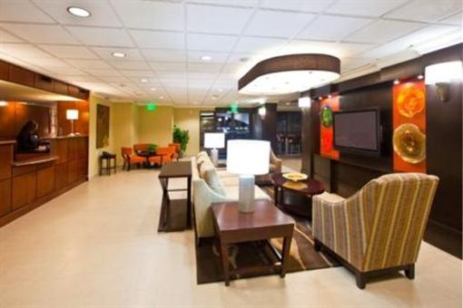 фото отеля Holiday Inn Express and Suites Fort Lauderdale Executive Airport