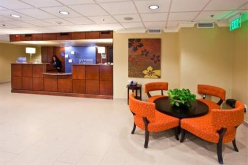 фото отеля Holiday Inn Express and Suites Fort Lauderdale Executive Airport