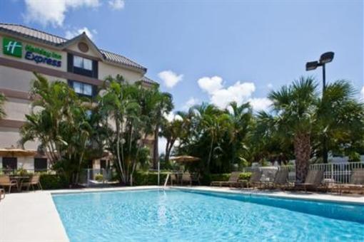 фото отеля Holiday Inn Express and Suites Fort Lauderdale Executive Airport