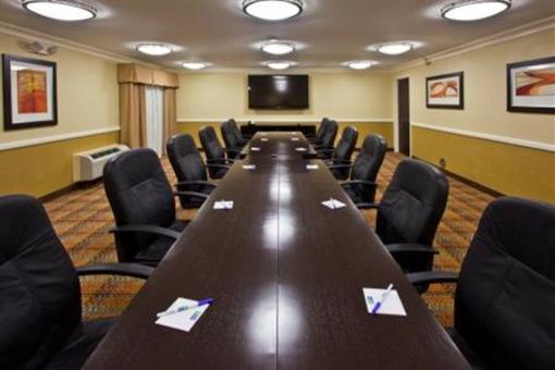 фото отеля Holiday Inn Express and Suites Fort Lauderdale Executive Airport