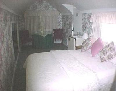фото отеля Green Lantern Inn Bed and Breakfast Carmel By the Sea