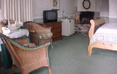фото отеля Green Lantern Inn Bed and Breakfast Carmel By the Sea