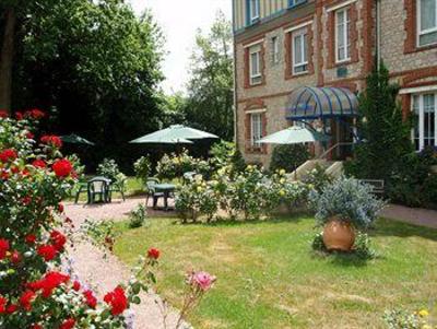 фото отеля BRIT HOTEL LES CAMELIAS