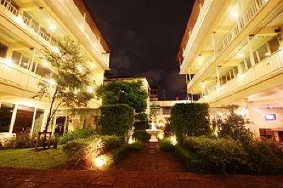 фото отеля Feung Nakorn Balcony Rooms Bangkok