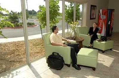 фото отеля Simmons Suites