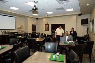 фото отеля Simmons Suites