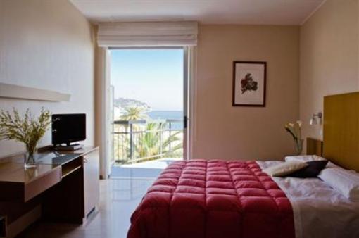 фото отеля Tirreno Hotel Spotorno