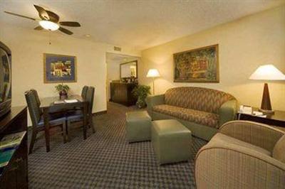 фото отеля Embassy Suites Miami International Airport
