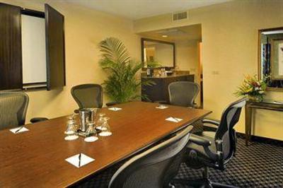фото отеля Embassy Suites Miami International Airport