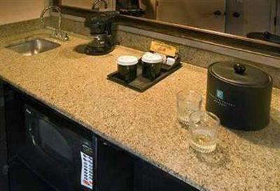 фото отеля Embassy Suites Miami International Airport