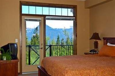 фото отеля Glacier Mountaineer Lodge