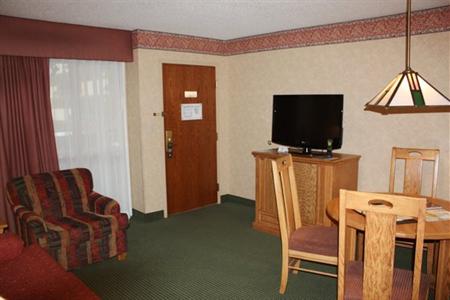 фото отеля Embassy Suites Omaha Downtown/Old Market