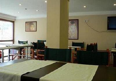 фото отеля Hotel Crowded House
