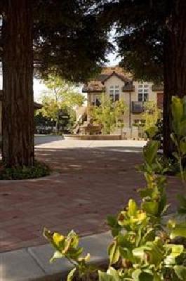фото отеля Harvest Inn Saint Helena