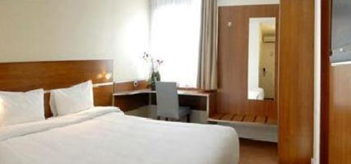 фото отеля Kyriad Linas Monthlery