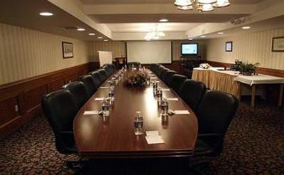 фото отеля Monte Carlo Inn Oakville Suites