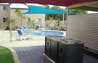 фото отеля Lakeside Holiday Apartments South Yunderup