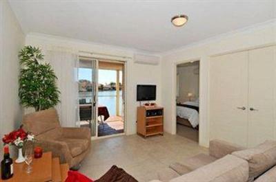 фото отеля Lakeside Holiday Apartments South Yunderup