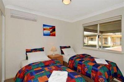 фото отеля Lakeside Holiday Apartments South Yunderup