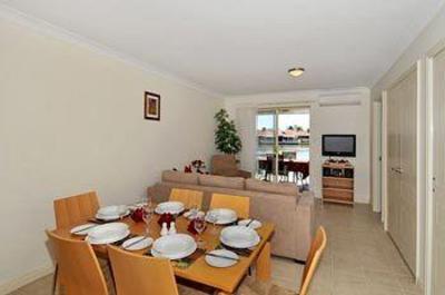 фото отеля Lakeside Holiday Apartments South Yunderup