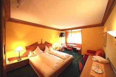 фото отеля Familienhotel Rotspitz Maurach