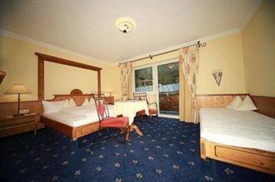 фото отеля Familienhotel Rotspitz Maurach