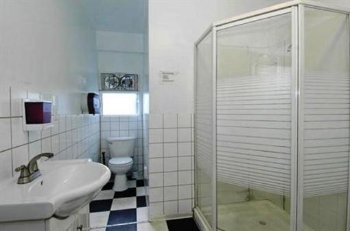 фото отеля C&N Backpackers Hostel Vancouver