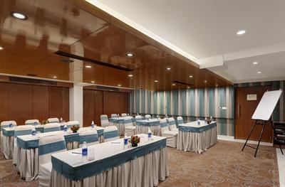 фото отеля The Richmond Hotel Bangalore