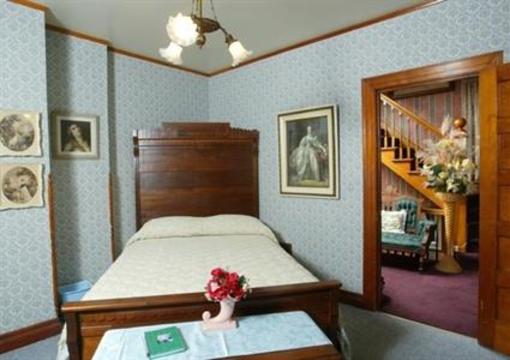 фото отеля Oakenwald Terrace Bed & Breakfast Chatfield