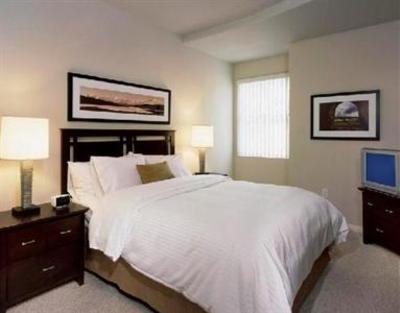 фото отеля Oakwood At 3200 River Oaks Boulevard