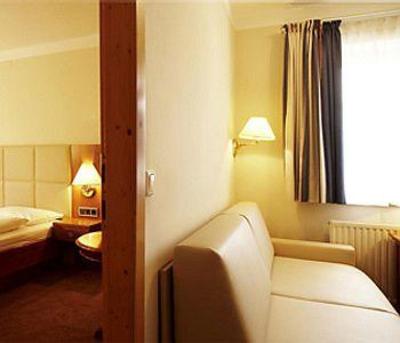 фото отеля Hotel Zur Post Salzburg
