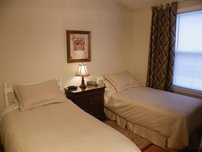 фото отеля Long's Hill Suites