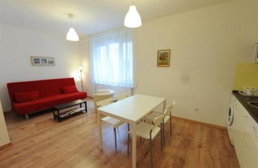 фото отеля Toldi Apartment Pecs