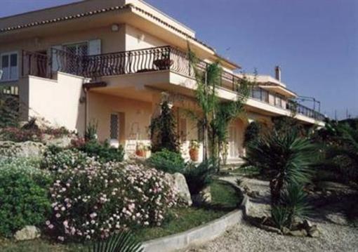 фото отеля Birdland B&B