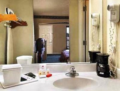 фото отеля Ramada Limited Port Savannah/Port Wentworth