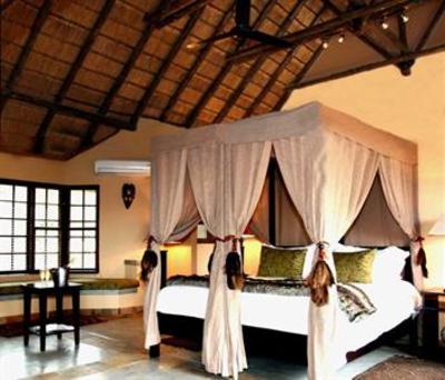 фото отеля Inyati Game Lodge