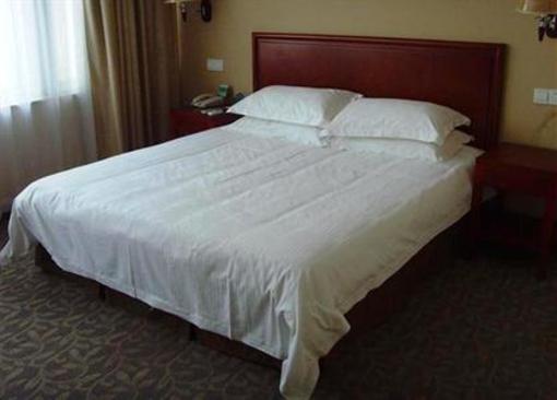 фото отеля Green Tree Inn Lianyugang Zhongshan Road
