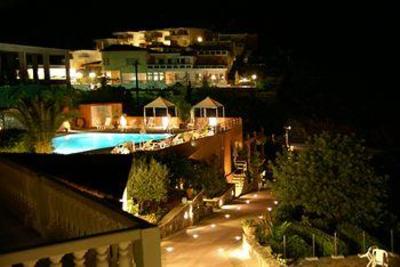 фото отеля Adrakos Apartments