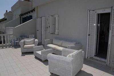 фото отеля Adrakos Apartments