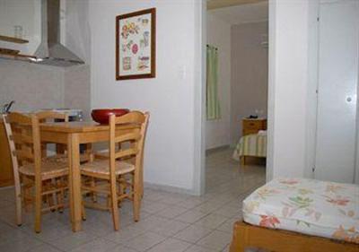 фото отеля Adrakos Apartments