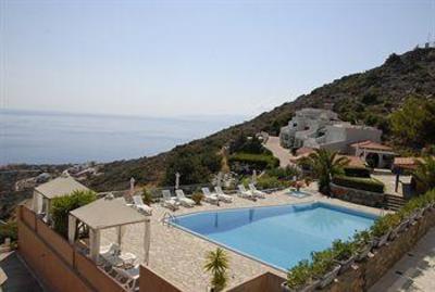 фото отеля Adrakos Apartments