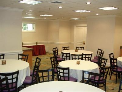 фото отеля Hampton Inn & Suites Stamford