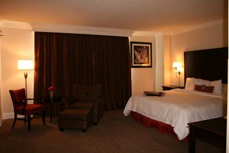 фото отеля Hampton Inn & Suites Stamford