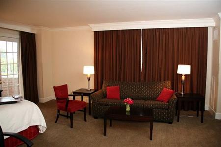 фото отеля Hampton Inn & Suites Stamford