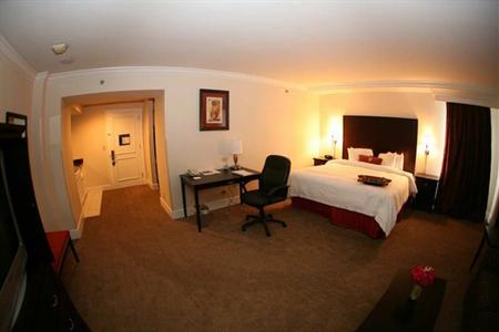 фото отеля Hampton Inn & Suites Stamford