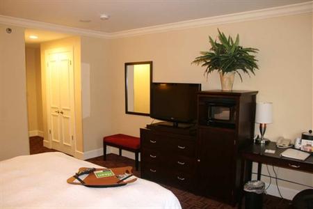 фото отеля Hampton Inn & Suites Stamford