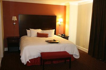 фото отеля Hampton Inn & Suites Stamford