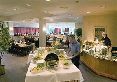 фото отеля Quality Inn Collegiate