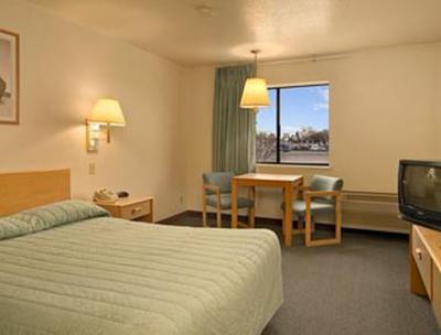 фото отеля Super 8 Bloomfield